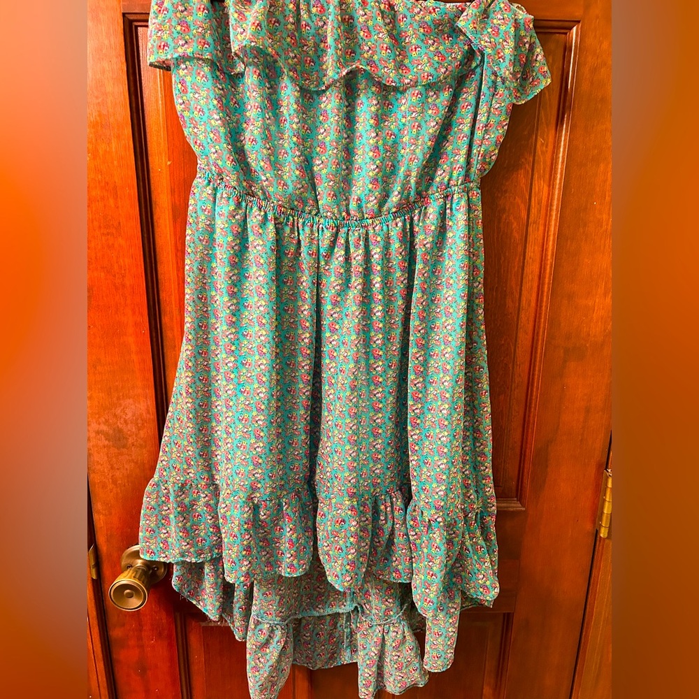 Body Central VTG Green Asymmetrical Ruffled floral strapless tank top. Size L